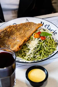 Apanado de res con spaghetti al pesto