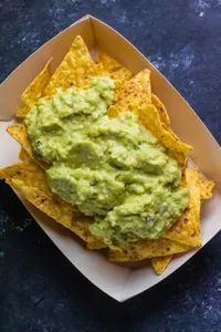 Nachos con guacamole