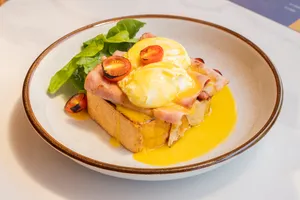 Benedictinos con salsa Holandesa