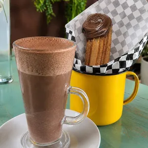 Chocolate Caliente + Churro Relleno Nutella