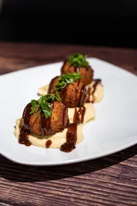 Fritos de coliflor con hummus