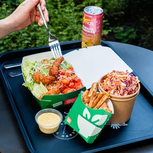 Snack ensalada + acompañamiento y bebestible