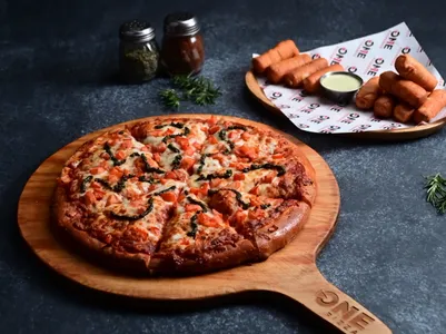 Pizza Mediana + Palitos de ajo y 1.5lts