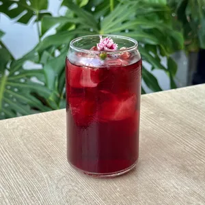 Berry hibiscus iced tea