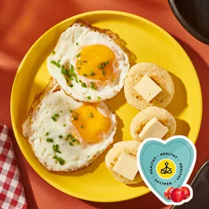 Huevos fritos con arepa y queso