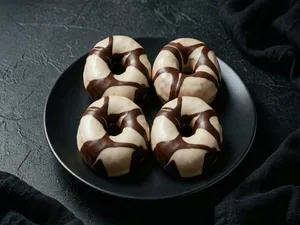 Dona Cubierta de Chocolate Blanco x4