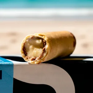 Barquillos Medios de Coco Caja de 12u