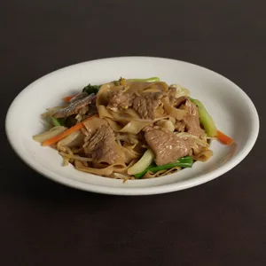 Fettuccine carne y vegetales