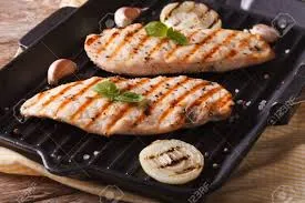 filete de pollo grillado