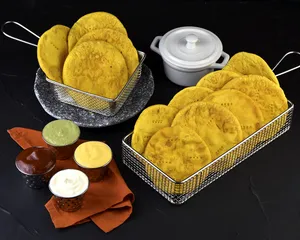 12 Sopaipillas Caseras + 6 Salsas