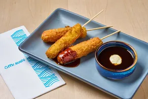 Kushiague de Cangrejo - Brochetas Rellenas de Queso y Kani Empanizado (3 pzas)