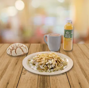 Combo mañanero Chilaquiles con pollo