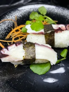 Tako niguiri