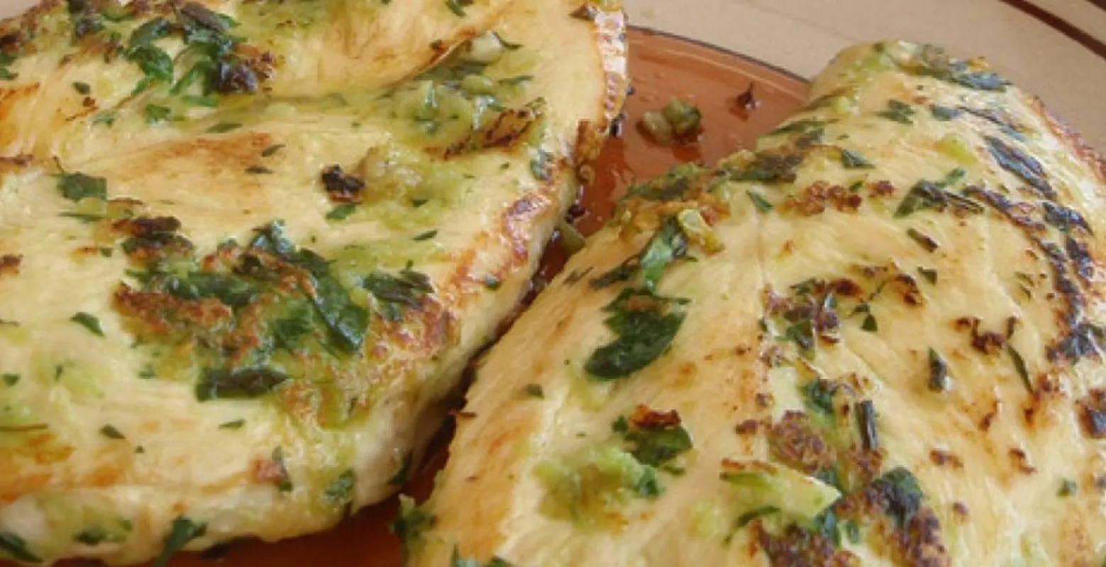 Pechuga de pollo al ajillo