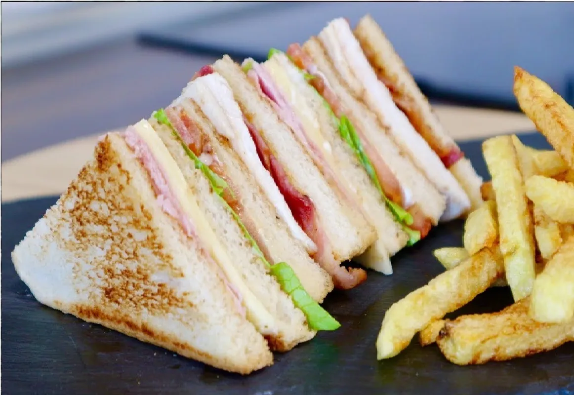 (CLU) Club Sándwich Clásico (CLU) Club Sándwich Clásico