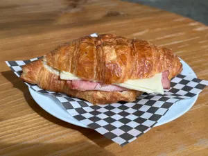 Croissant Jamón Queso