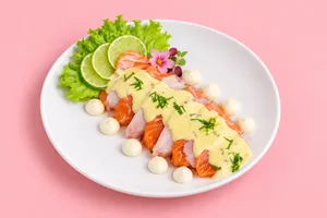 Tiradito de salmón y pescado blanco