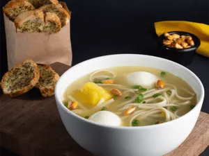 Caldo De Gallina Sin Presa + Pan Al Ajo