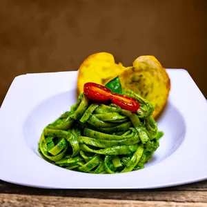 Fetuccini pesto genovés Fetuccini pesto genovés