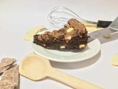 Rebanada brownie de triple chocolate
