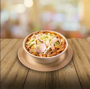 Pozole con vegetales (Rojo)