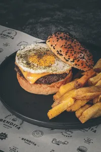 Royal Burger con papas