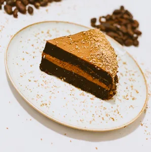 Porción de torta doble chocolate