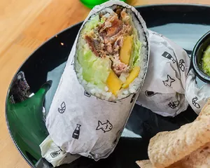 Combo Salmon Skin + Bebida