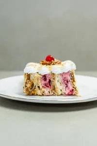 Trozo Torta Lúcuma Frambuesa