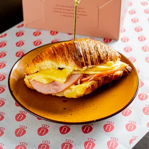Croissant Jamón y queso