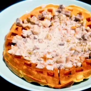 Waffle champiñones con salsa blanca