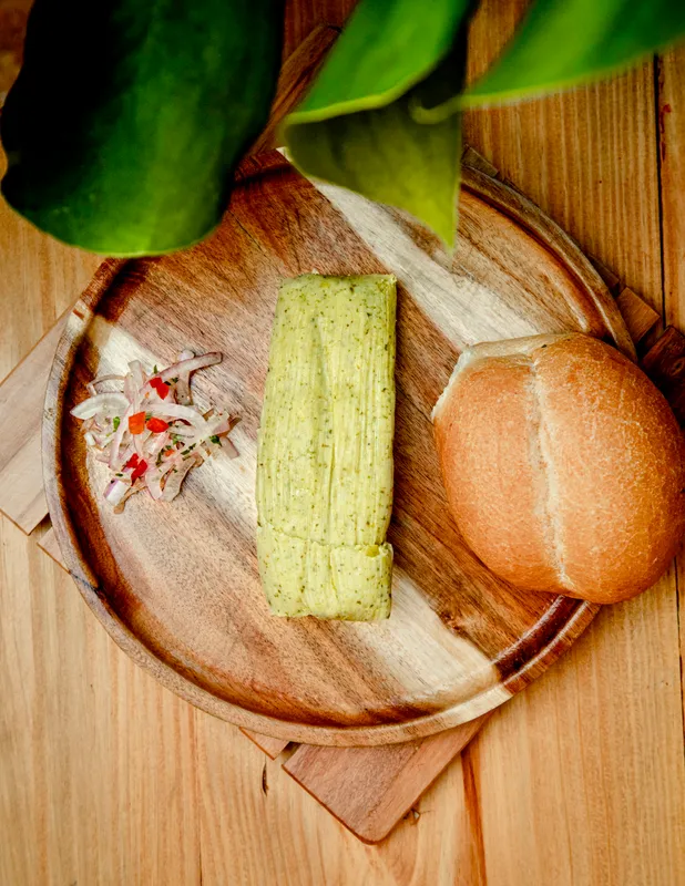 Tamal verde con pollo