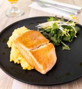 FILETE DE SALMÓN CON CREMA PASTELERA