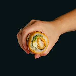 Handroll pollo, queso y palta