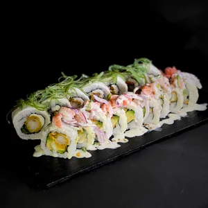 20 PIEZAS CON CEVICHE ROLL