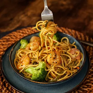 Fideos con Camarón y Salsa Thai
