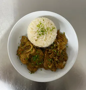 Estofado de vacuno + entrada y postre.