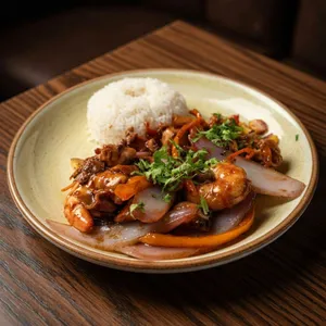 Pulpo y langostinos salteados