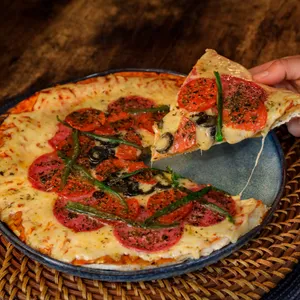 Pizza salame pepperoni (formato grande)