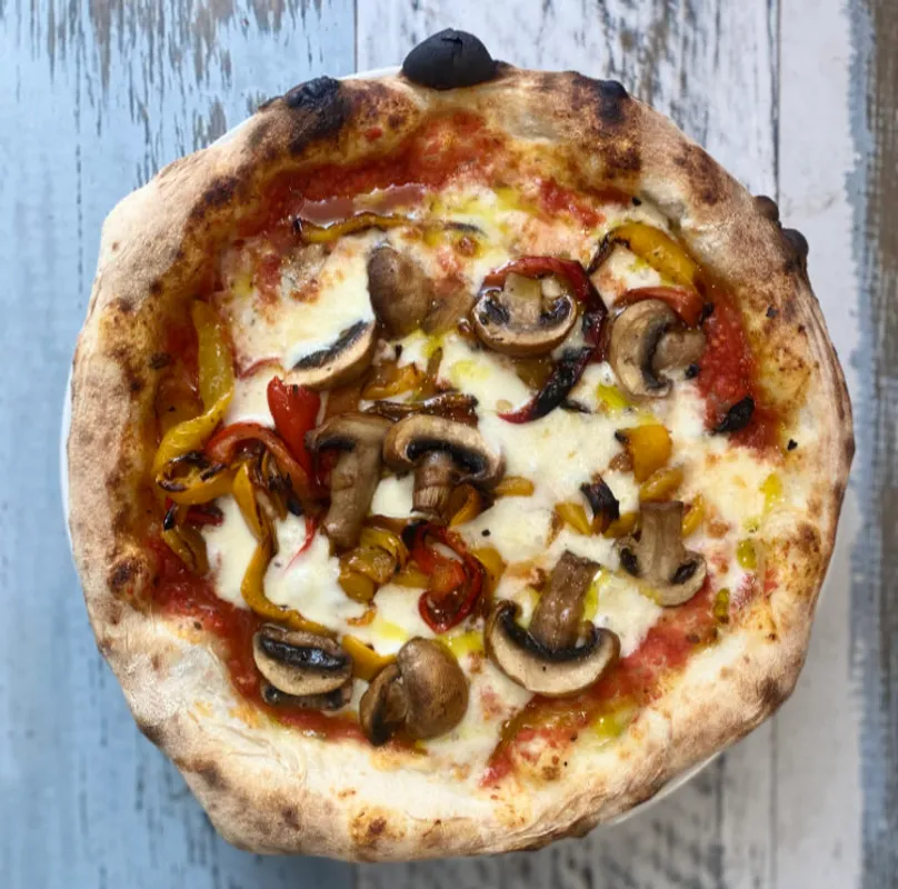 Pizza Napolitana 'Contadina Rossa' Pizza Napolitana 'Contadina Rossa'