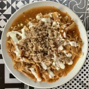 CHILAQUILES CON SUADERO