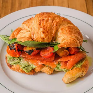 Croissant Salmón Ahumado