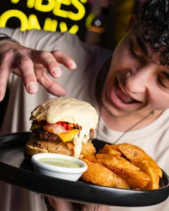 PROMO 2 HAMBURGUESAS + 2 BEBIDAS