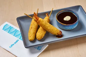 Kushiague de Camarón – Brochetas Rellenas de Queso y Ebi Empanizado (3 pzas)