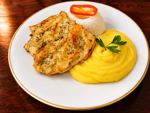 Puré con filete a la plancha