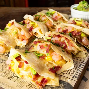 Quesadillas de camaron tocino