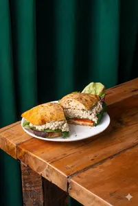 Mediterráneo Pollo Sandwich