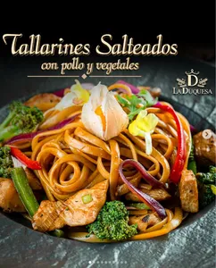 Tallarines salteados con pollo