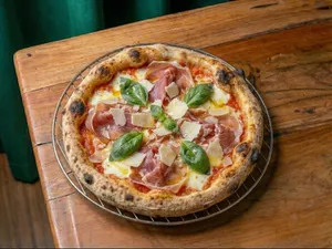 Pizza Napolitana Prosciutto