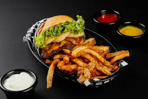 La Irarrazaval + Papas LFC